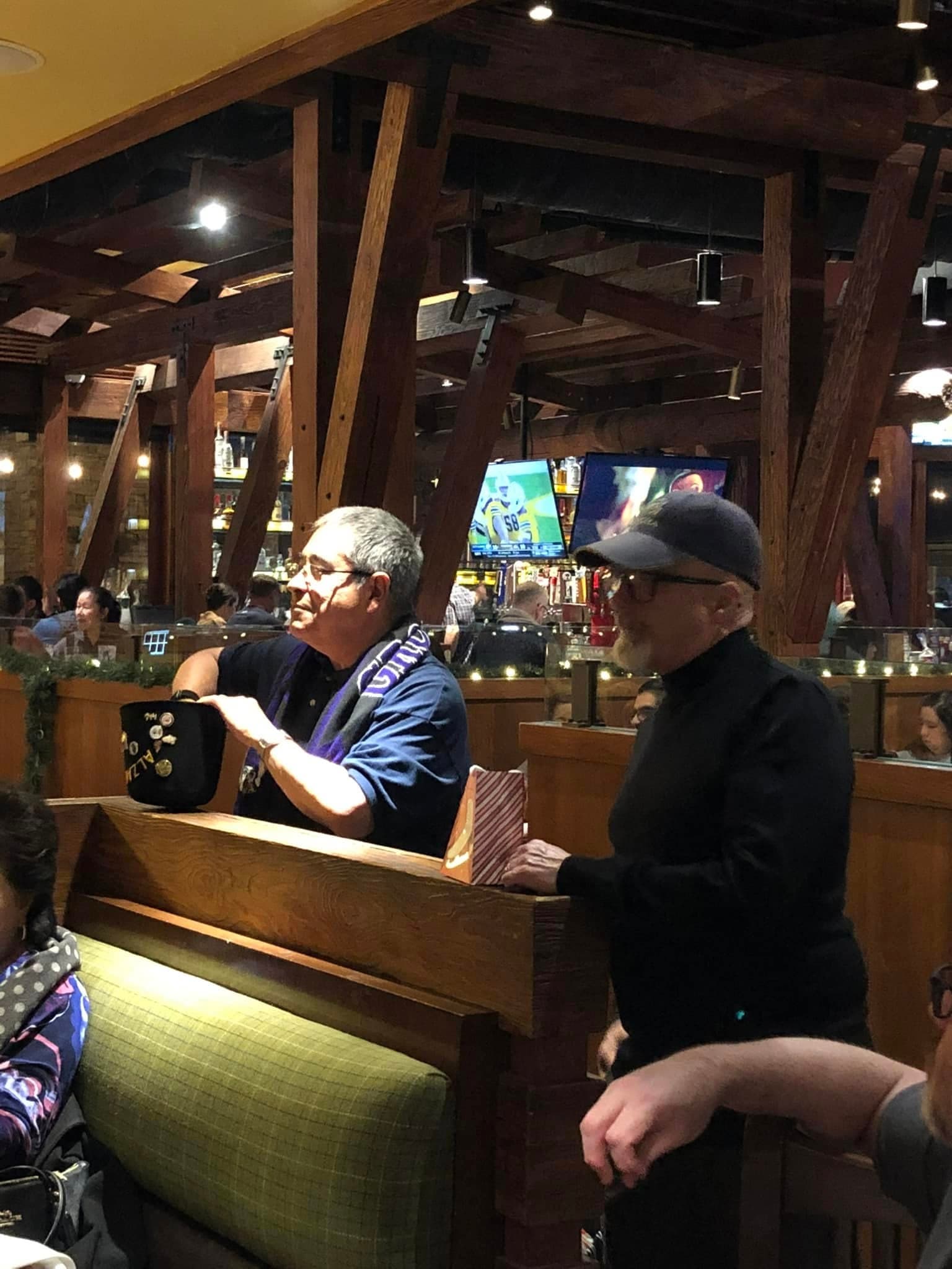 Christmas Dinner at Lazy Dog Photo 37